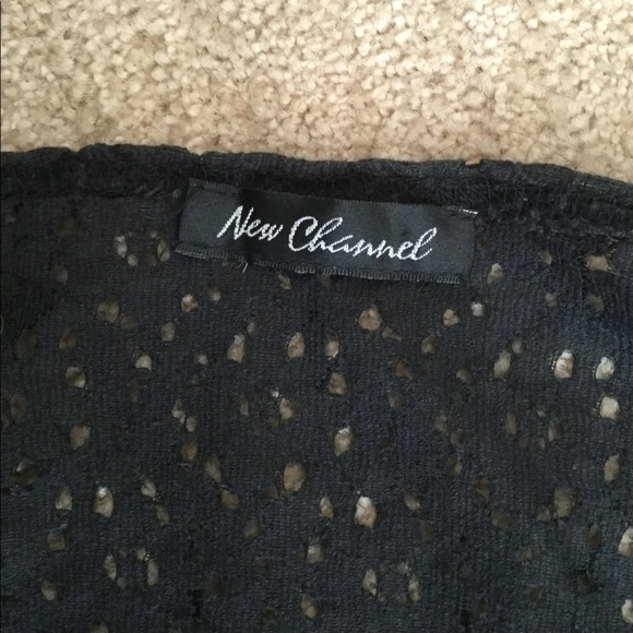 Eyelet black top - Picture 3 of 3